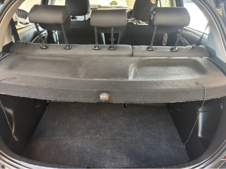 2015 Toyota Yaris - thumbnail 8