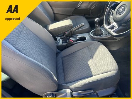 2013 Volkswagen Beetle - thumbnail 9