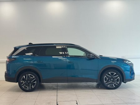 2025 Peugeot 5008 1.2 Hybrid 136bhp E-DCS6 Allure €49,950