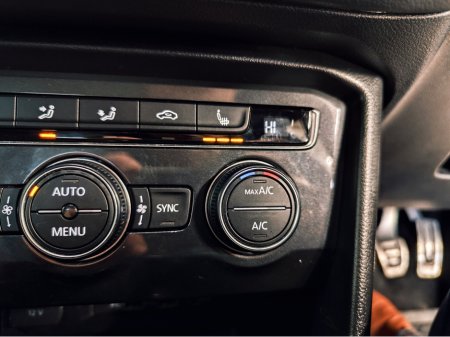 2018 Volkswagen Tiguan 2.0 TDI R-LINE 4MOTION €28,750 thumbnail