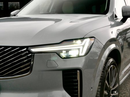 2025 Volvo XC90 T8 PHEV AWD Ultra Bright thumbnail