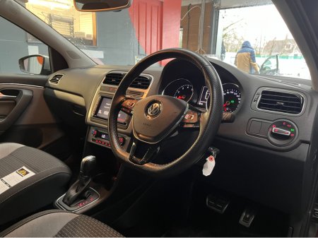 2017 Volkswagen Polo €13950! 2017 VOLKSWAGEN POLO CROSS 1.2 AUTOMATIC / CRUISE CONTROL / REVERSE CAMERA / PADDLE SHIFTERS €13,950 thumbnail