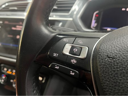 2019 Volkswagen Tiguan €25950! VW TIGUAN 2.0TDI HIGHLINE 4WD - Highline - Rear Heated Seats €25,950 thumbnail