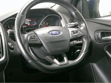 2018 Ford Focus - thumbnail 17