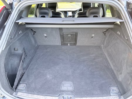 2019 Volvo XC60 2.0 D4 190HP 5DR R-DESIGN €30,995 thumbnail