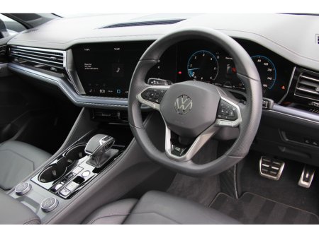 2025 Volkswagen Touareg - thumbnail 5