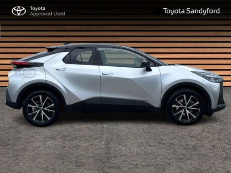 2024 Toyota C-HR 2.0 SPORT + PHEV HYBRID // PANORAMIC ROOF // APPLE CARPLAY/ANDROID AUTO // REAR CAMERA & PARK ASSIST // FULL WARRANTY €38,945
