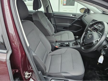 2017 Volkswagen Golf 2.0 TDI SE NAV BLUEMOTION 150PS 5DR €15,950 thumbnail