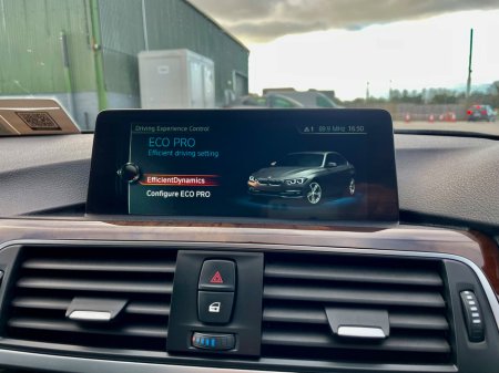 2017 BMW 3 Series - thumbnail 32