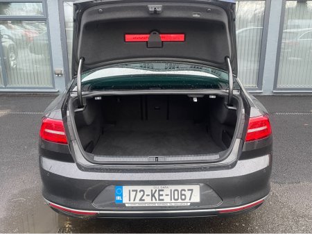 2017 Volkswagen Passat HIGHLINE 1.6 TDI MANUAL 6SPEED FWD 120HP 4DR €14,500 thumbnail