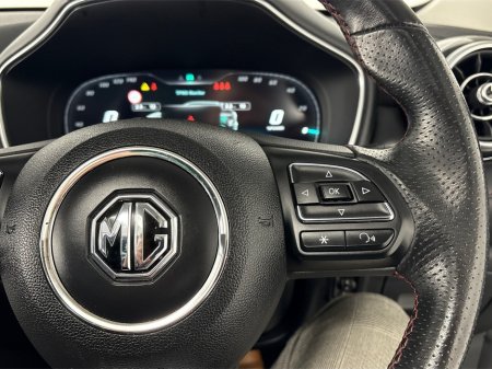 2021 MG HS EXCLUSIVE PHEV AUTO**PANORAMIC ROOF**DIGITAL DASH**TOUCH SCREEN APPLE CAR PLAY**MULTIFUNCTIONAL STEERING WHEEL**HEATED LEATHER SEATS**ELECTRIC SEATS**ELECTRIC FOLDING MIRRORS**ELECTRIC TAILGATE** €24,995 thumbnail