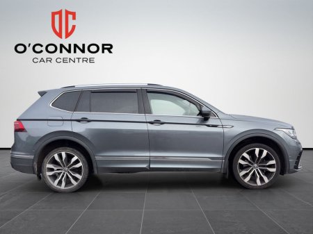 2022 Volkswagen Tiguan Allspace 2.0D AUTO R-LINE "Pan roof above you, DSG doing the work for you — driving doesn’t get easier than this" €44,888 thumbnail