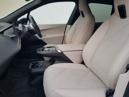 2023 BMW iX xDrive40 M Sport €57,995 thumbnail