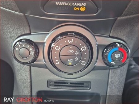 2015 Ford Fiesta - thumbnail 13