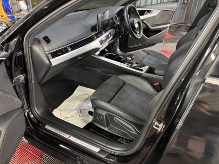 2022 Audi A4 35 TDI 163HP S Tronic S line €32,950 thumbnail