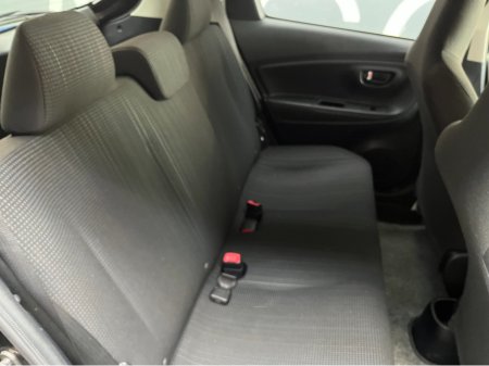 2018 Toyota Vitz - thumbnail 10