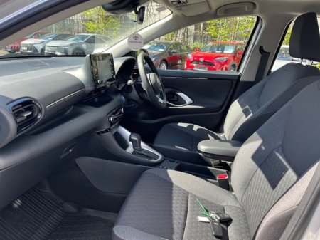 2023 Toyota Yaris - thumbnail 6