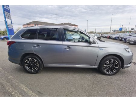 2015 Mitsubishi Outlander - thumbnail 4