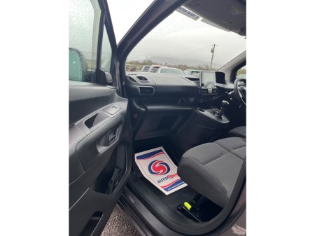 2024 Peugeot Partner  thumbnail