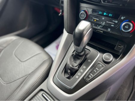 2015 Ford Focus - thumbnail 17