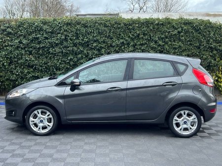 2016 Ford Fiesta - thumbnail 3