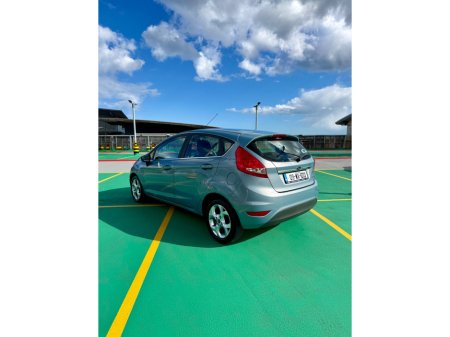 2009 Ford Fiesta - thumbnail 5