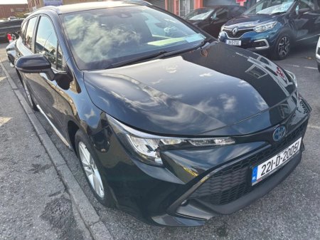 2022 Toyota Corolla 1.8 Hybrid Luna Saloon €20,500 thumbnail
