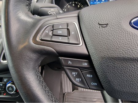 2016 Ford Focus - thumbnail 18