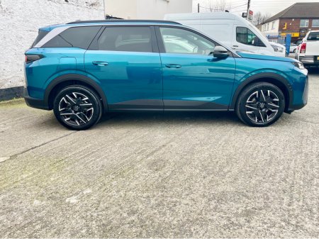 2025 Peugeot 5008 - thumbnail 17