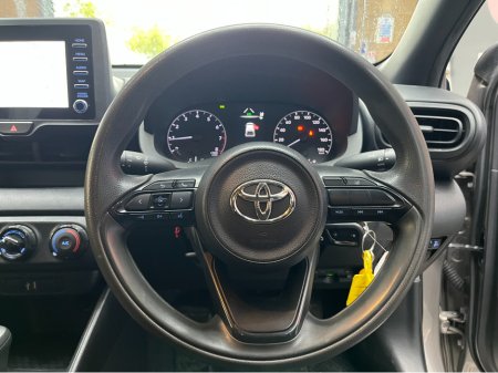 2021 Toyota Yaris - thumbnail 6