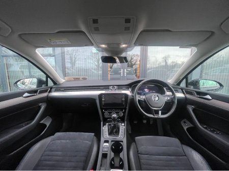 2017 Volkswagen Passat HIGHLINE 1.6 TDI MANUAL 6SPEED FWD 120HP 4DR €14,500 thumbnail