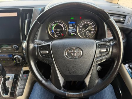 2021 Toyota Alphard - thumbnail 11