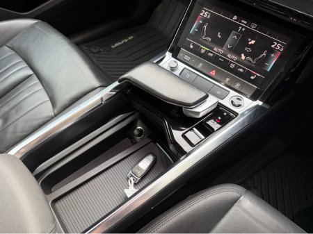2020 Audi e-tron 50 QUATTRO..AIR SUSPENSION..2 KEYS €24,900 thumbnail