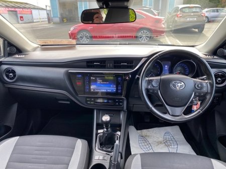 2017 Toyota Auris - thumbnail 8