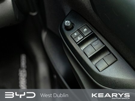 2024 Toyota Yaris Cross 1.5 Hybrid Luna €28,890 thumbnail