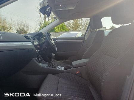 2023 Skoda Superb - thumbnail 4