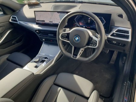 2025 BMW 3 Series - thumbnail 6