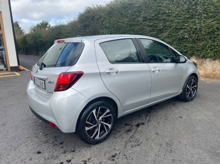 2016 Toyota Yaris - thumbnail 14