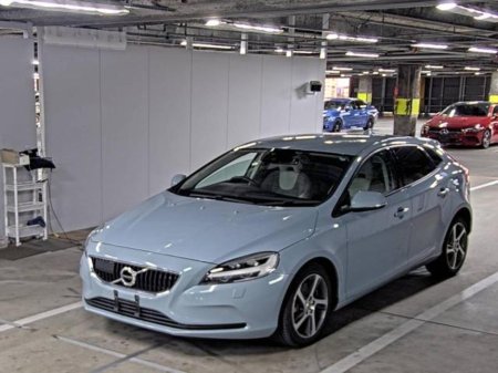 2018 Volvo V40 2.0 D4 MOMENTUM AUTOMATIC **TOP SPEC / 17" ALLOYS / ADAPTIVE CRUISE CONTROL / BLIND SPOT ASSIST / ELECTRIC & MEMORY FRONT SEATS / HALF LEATHER / HEATED FRONT SEATS / LED HEADLIGHTS / REVERSE CAMERA** €17,900 thumbnail