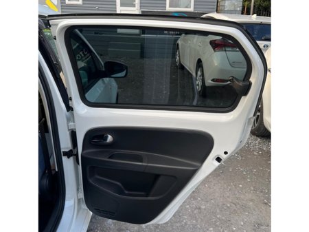 2016 Volkswagen up! - thumbnail 11