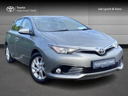 2017 Toyota Auris - thumbnail 1