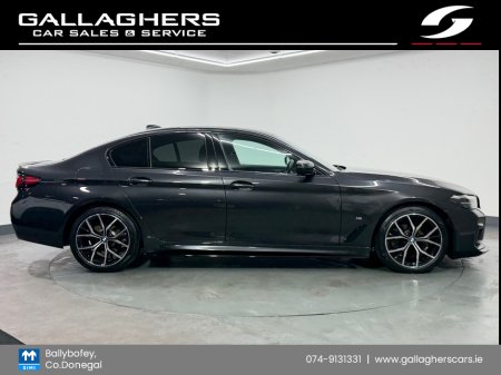 2022 BMW 5 Series - thumbnail 3