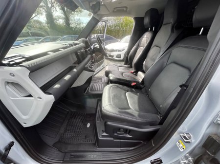 2023 Land Rover Defender - thumbnail 26