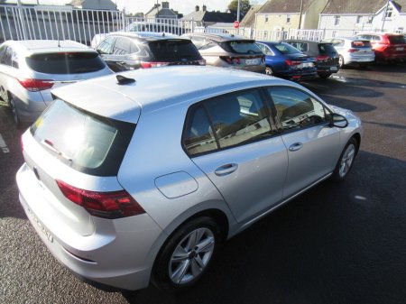 2024 Volkswagen Golf Life 2.0 TDI 115HP 5DR €30,950 thumbnail