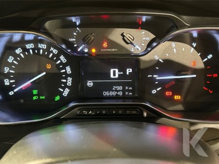 2019 Citroen C3 1.2 AUTOMATIC - RED/BLACK TWO TONE - FACTORY ALLOYS - REVERSE CAMERA - MULTI FUNCTION STEERING WHEEL - CRUISE CONTROL €12,950 thumbnail