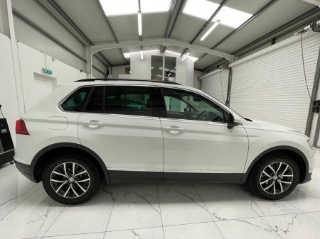 2020 Volkswagen Tiguan - thumbnail 2