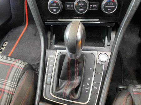 2016 Volkswagen Golf - thumbnail 13