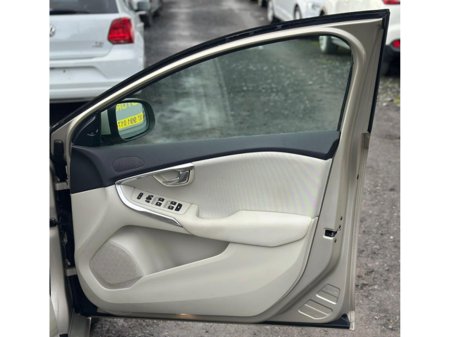 2016 Volvo V40 Cross Country 2.0L Diesel Automatic (9040) €13,495 thumbnail