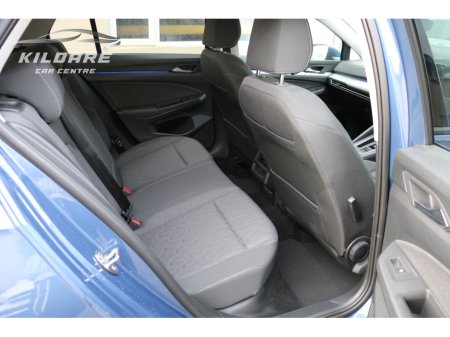 2025 Volkswagen Golf eTSI HYBRID AUTO €31,995 thumbnail