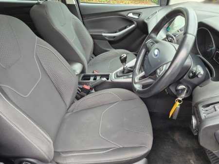 2018 Ford Focus - thumbnail 13